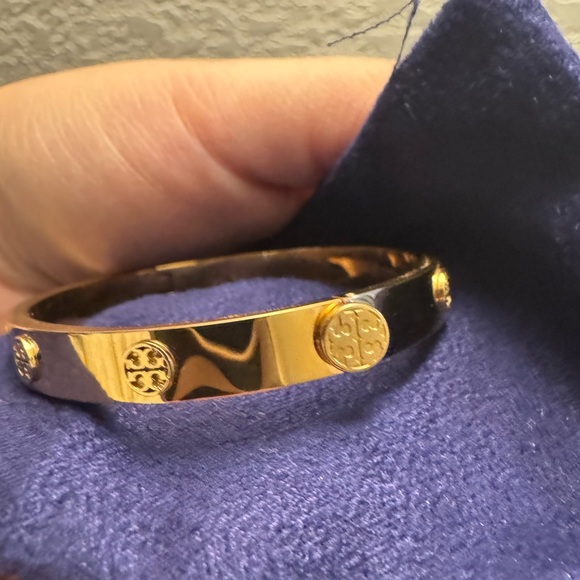 MILLER STUD HINGE BRACELET. One Size. 7mm - Picture 3 of 4